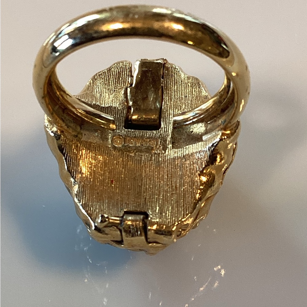 Vintage Trifari Hinged Ring - Picture 8 of 10